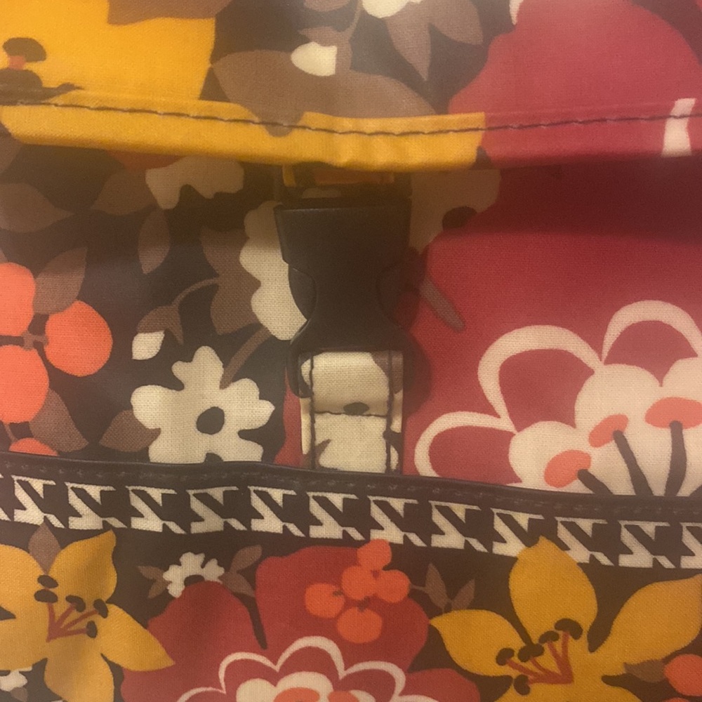 Vera Bradley Vinyl Floral Lunch Bag/Tote - Picture 4 of 4